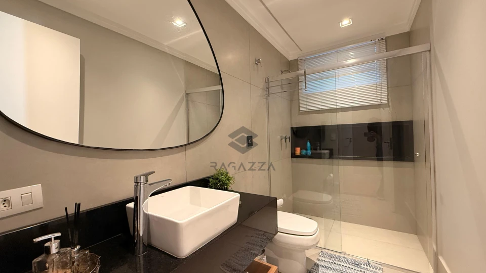 Imagens do imóveis Casa de Alto Padrão à Venda na Região Oeste