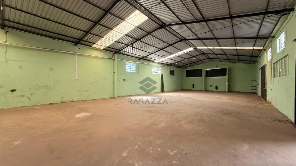 Imagens do imóveis Barracão à venda na Av Arthur Thomas