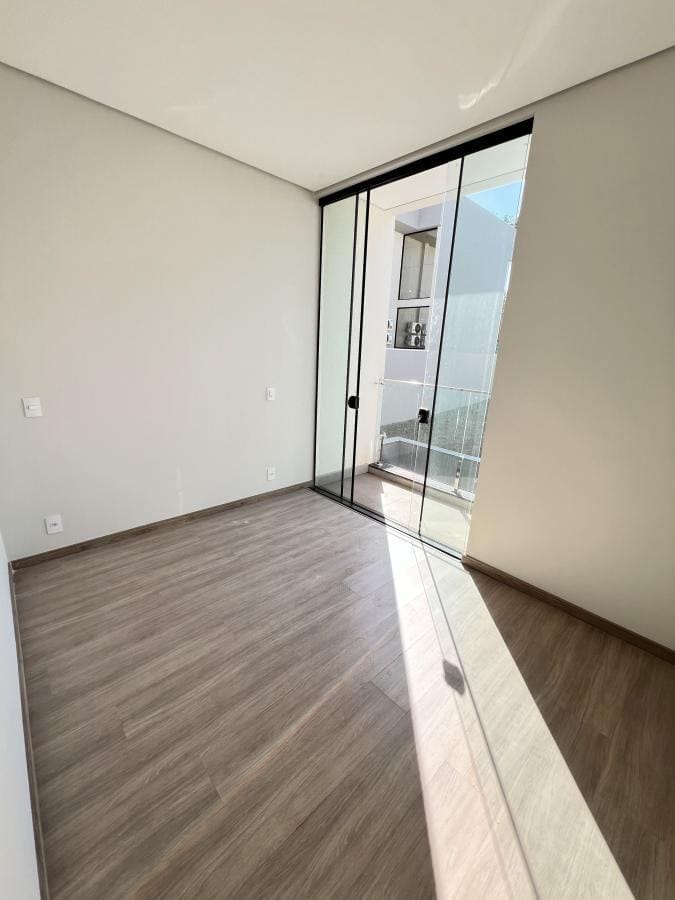 Imagens do imóveis Sobrado à venda em condomínio no Parque Tauá, Gleba Simon Frazer, Londrina, PR