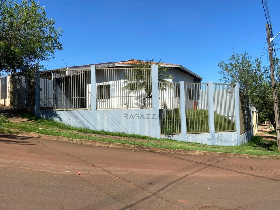 Imagens do imóveis CASA DE ESQUINA À VENDA – ZONA NORTE DE LONDRINA