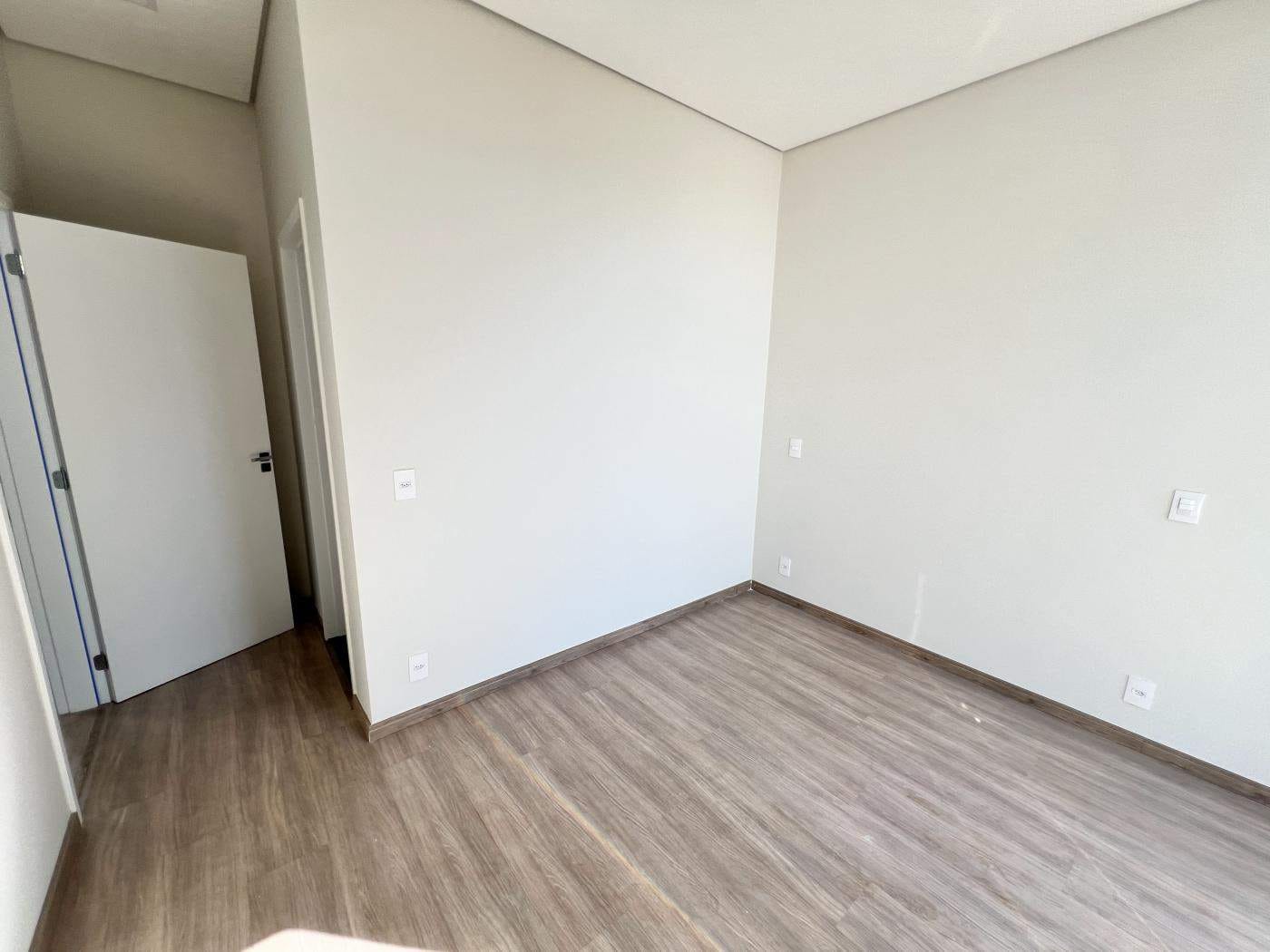 Imagens do imóveis Sobrado à venda em condomínio no Parque Tauá, Gleba Simon Frazer, Londrina, PR