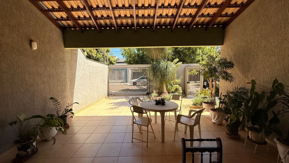 Imagens do imóveis CASA COM EDÍCULA À VENDA – ZONA LESTE, PRÓXIMO AO AEROPORTO