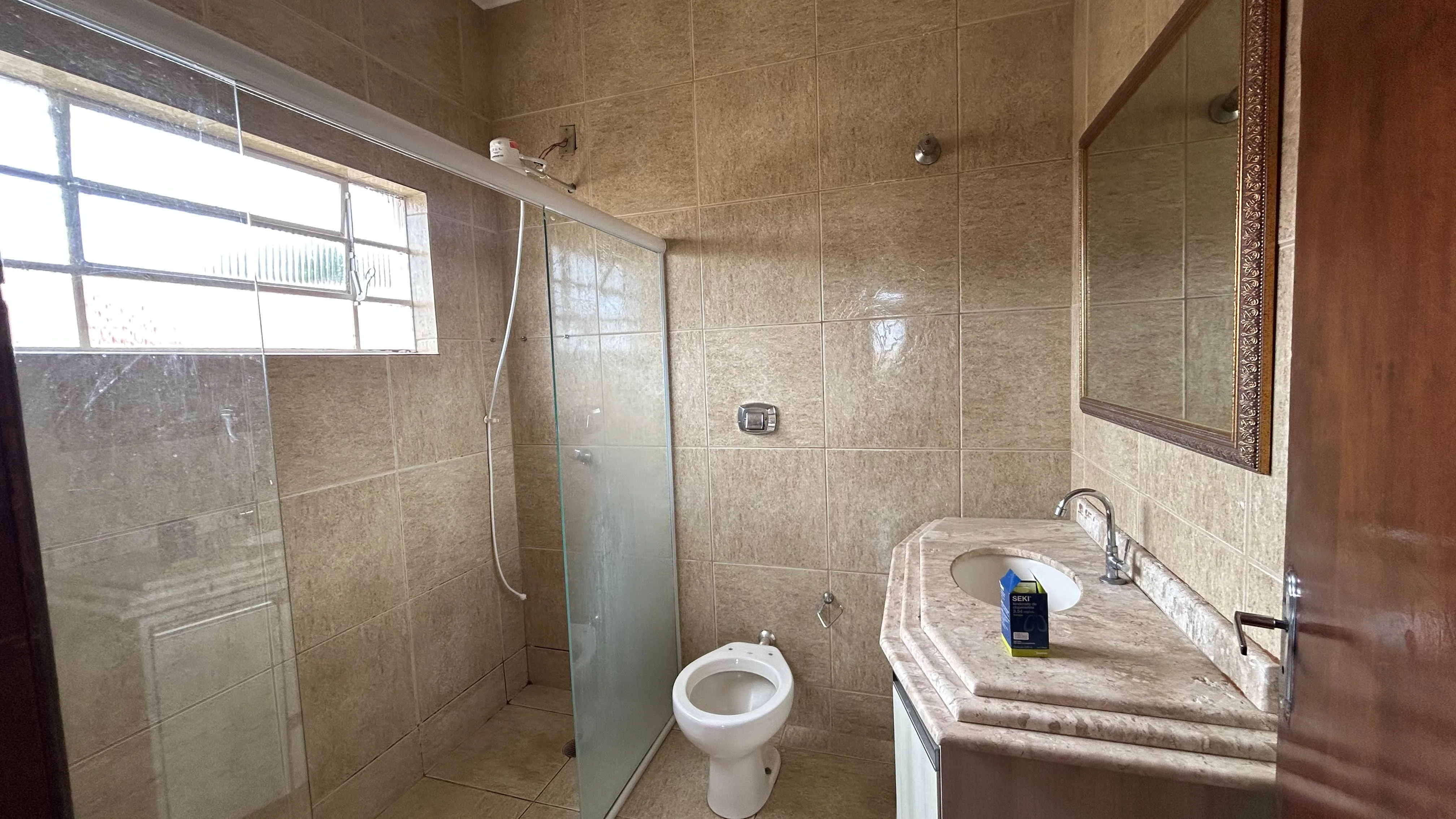 Imagens do imóveis CASA COMPLETA PARA LOCAÇÃO – BAIRRO BANCÁRIOS