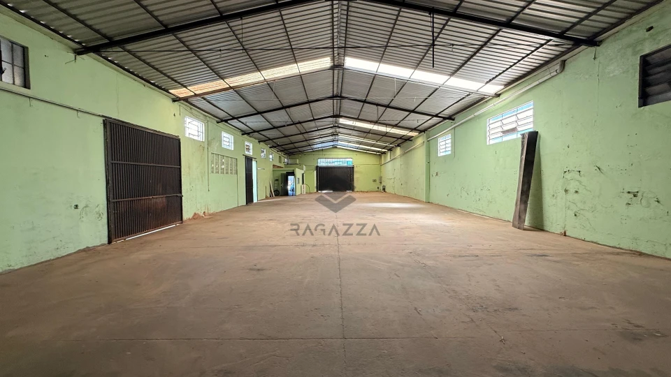 Imagens do imóveis Barracão à venda na Av Arthur Thomas