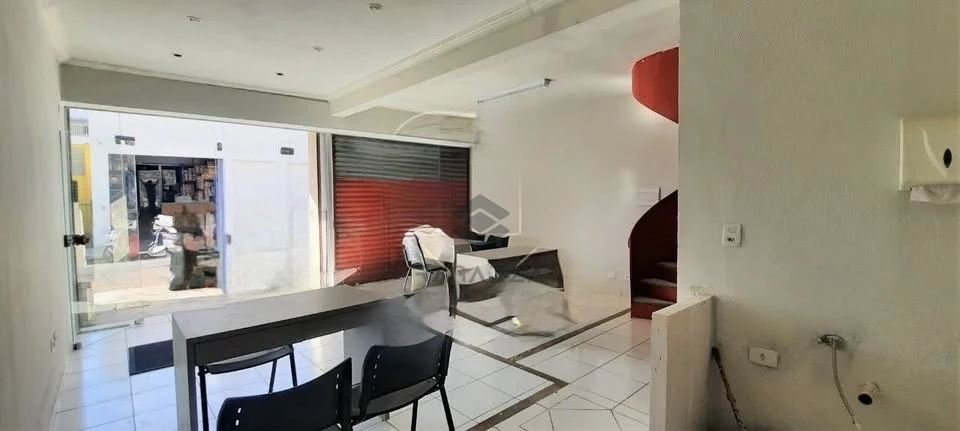 Sala Comercial para Locação – Espaço Versátil com Mezanino e Estacionamento!