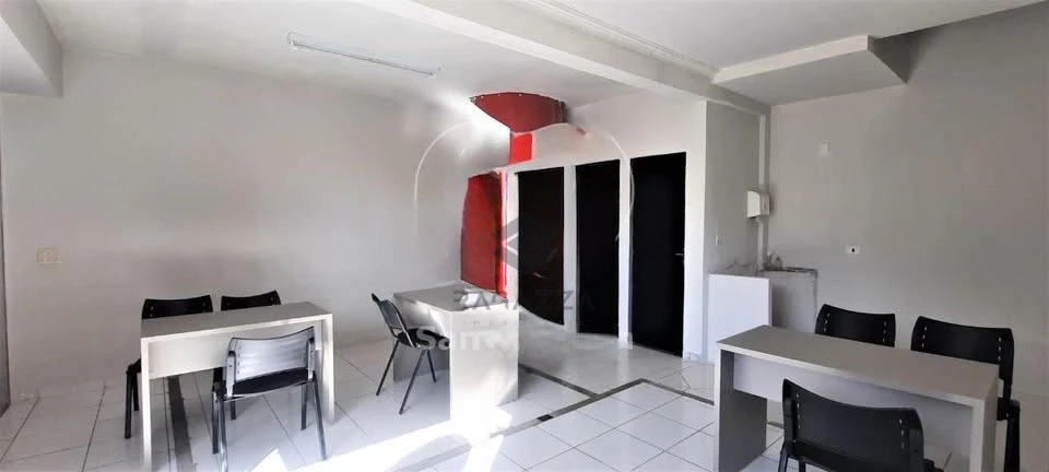 Sala Comercial para Locação – Espaço Versátil com Mezanino e Estacionamento!