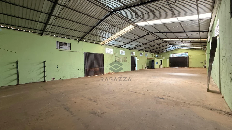 Imagens do imóveis Barracão à venda na Av Arthur Thomas