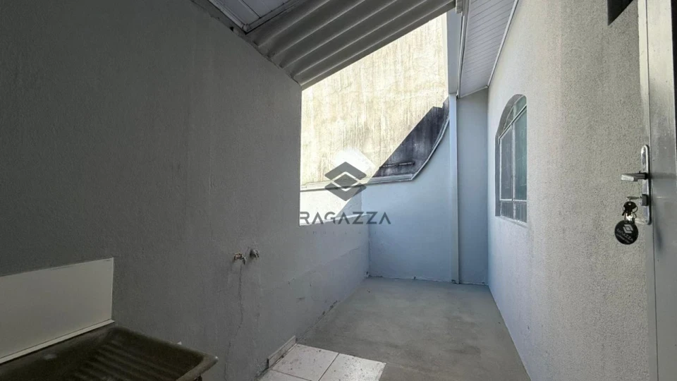 Casa de fundos para locação – Zona Sul