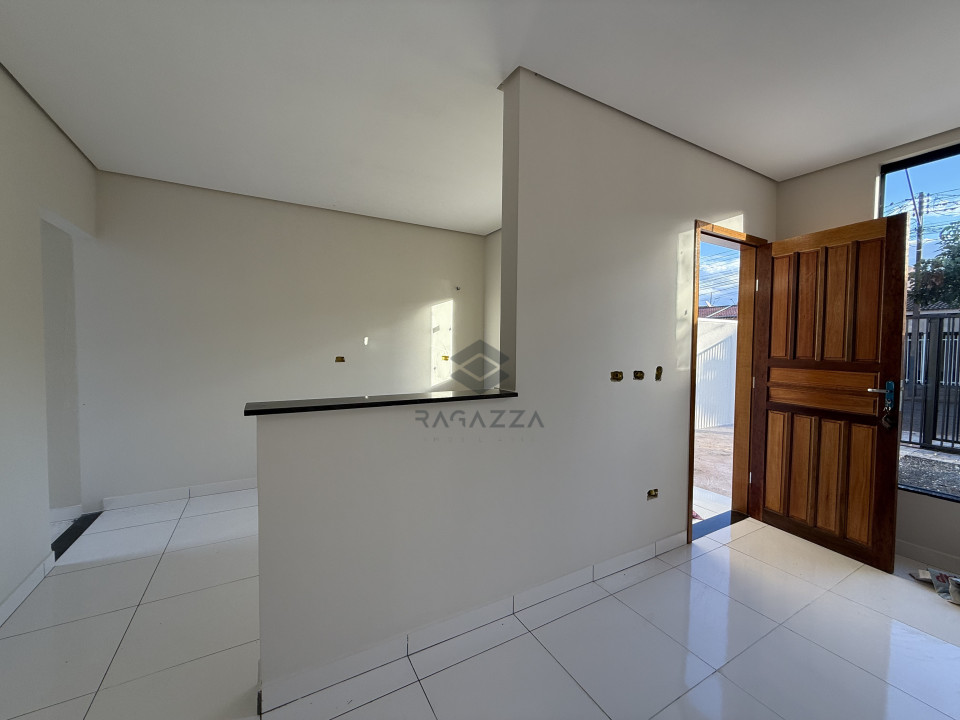 Imagens do imóveis Casa à Venda no bairro Colinas próximo a UEL