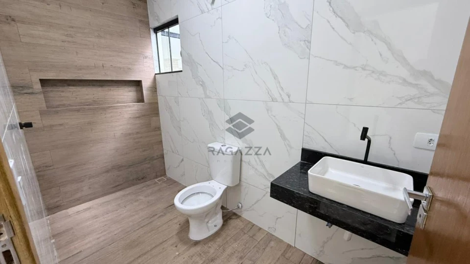 Imagens do imóveis Casa Moderna e Sofisticada à Venda