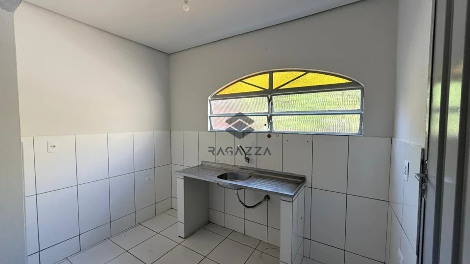 Casa de fundos para locação – Zona Sul