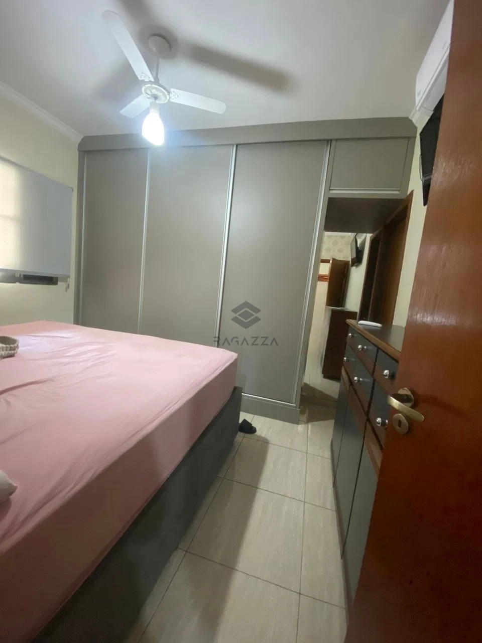 Imagens do imóveis CASA DE ESQUINA À VENDA – ZONA NORTE DE LONDRINA