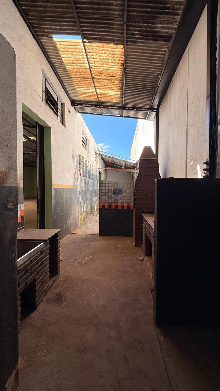 Imagens do imóveis Barracão à venda na Av Arthur Thomas