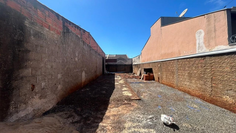 Imagens do imóveis Casa geminada à venda – Jd. Montecatini
