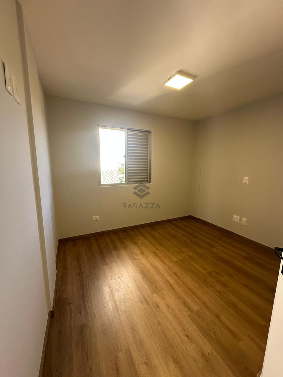 APARTAMENTO À VENDA NA GLEBA PALHANO - CONDOMÍNIO RESIDENCIAL DO LAGO II