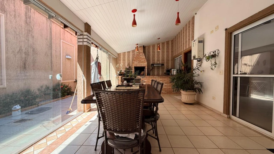 Imagens do imóveis Casa em Condomínio Fechado à Venda na Zona Leste de Londrina