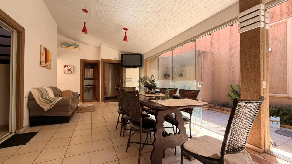 Imagens do imóveis Casa em Condomínio Fechado à Venda na Zona Leste de Londrina