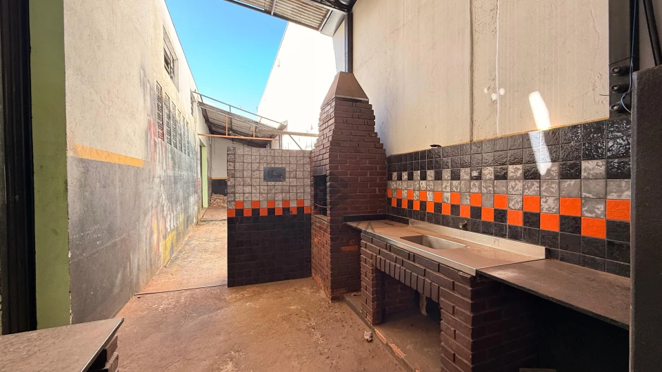 Imagens do imóveis Barracão à venda na Av Arthur Thomas