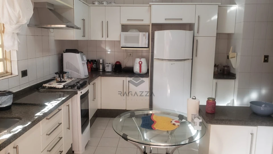 Imagens do imóveis Casa de Alto Padrão à Venda em Londrina