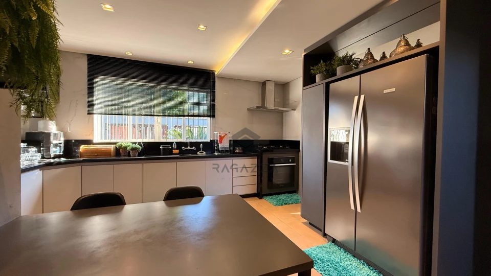 Imagens do imóveis Casa de Alto Padrão à Venda na Região Oeste