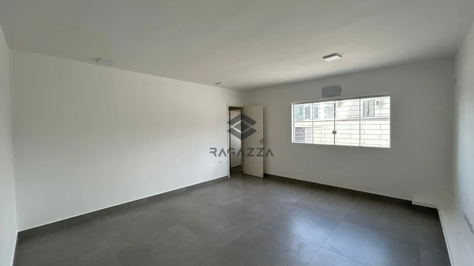Imagens do imóveis Sala comercial com mezanino para locação | Rua Humaita - Londrina