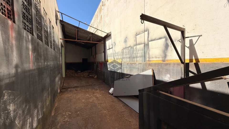 Imagens do imóveis Barracão à venda na Av Arthur Thomas