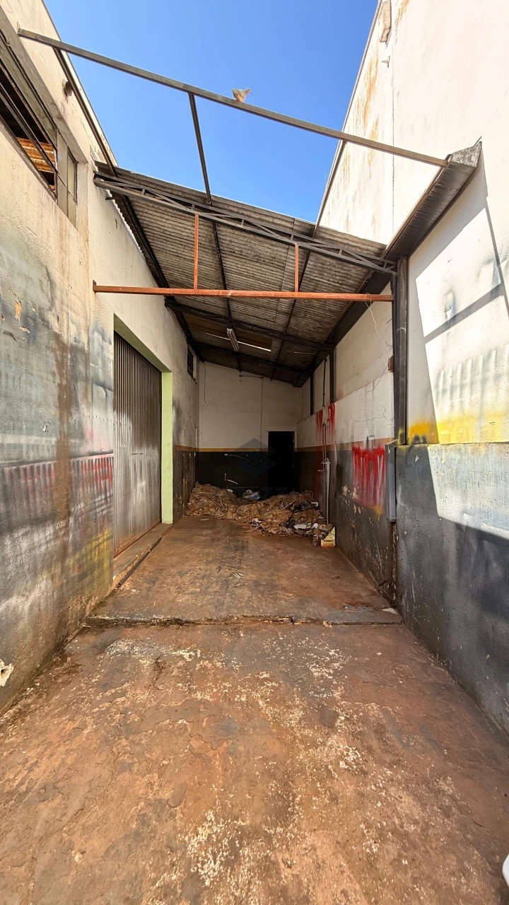 Imagens do imóveis Barracão à venda na Av Arthur Thomas