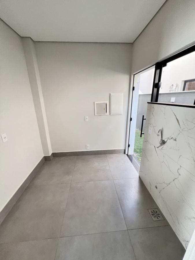 Imagens do imóveis Sobrado à venda em condomínio no Parque Tauá, Gleba Simon Frazer, Londrina, PR