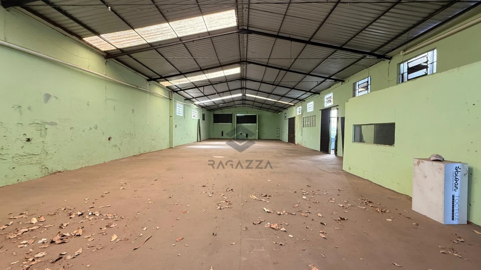 Imagens do imóveis Barracão à venda na Av Arthur Thomas