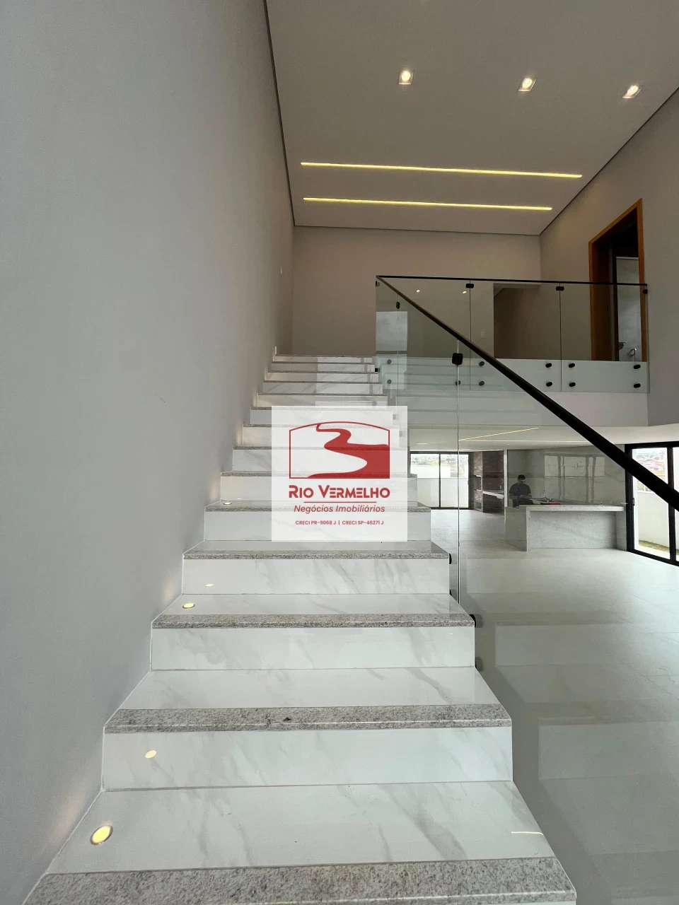 SOBRADO COM 4 SUÍTES NO CONDOMÍNIO ARAGUARI