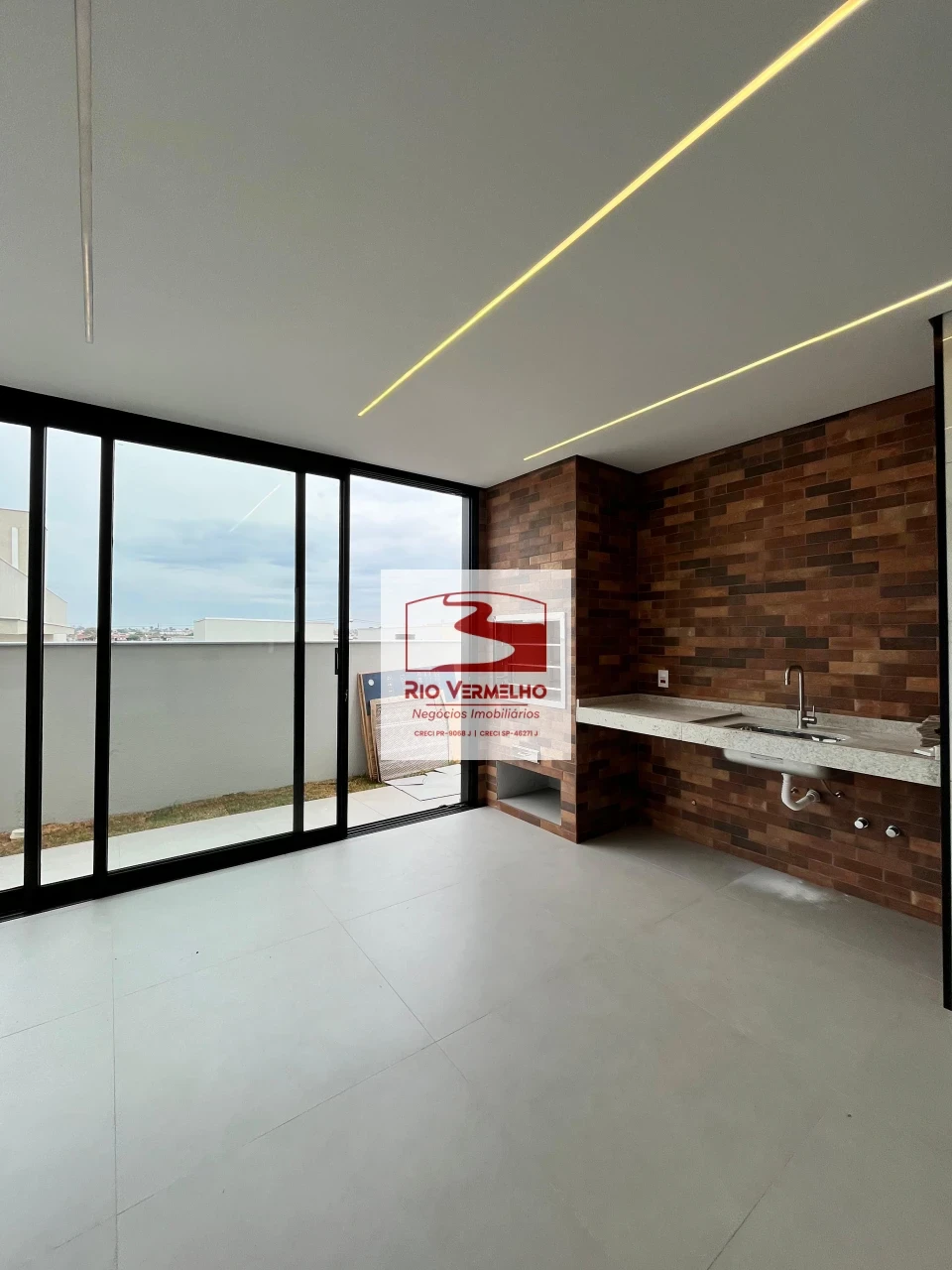 SOBRADO COM 4 SUÍTES NO CONDOMÍNIO ARAGUARI