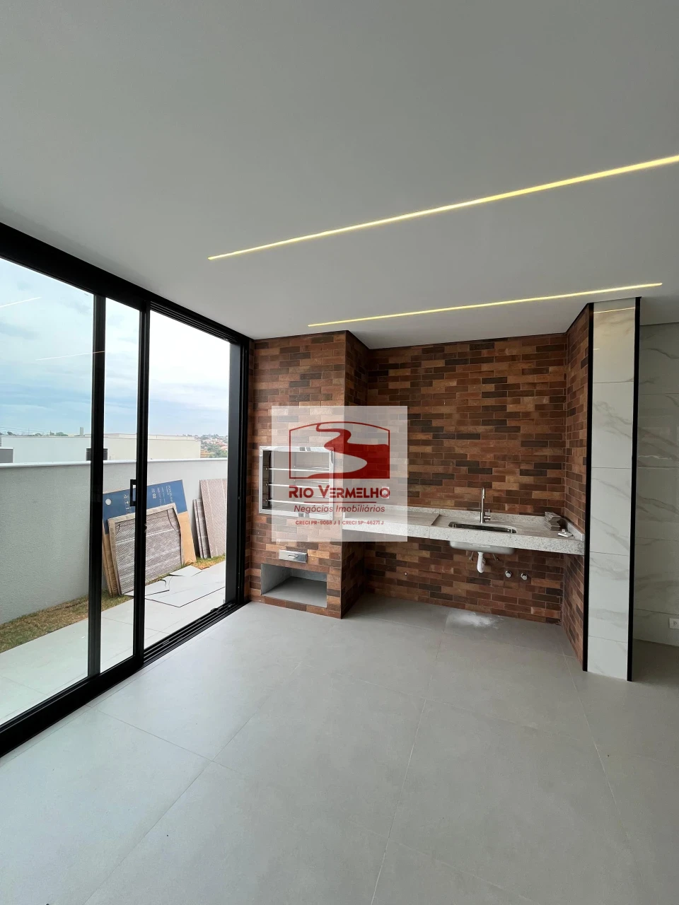 SOBRADO COM 4 SUÍTES NO CONDOMÍNIO ARAGUARI