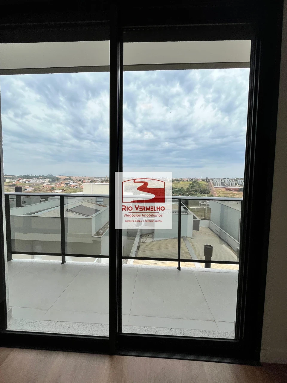 SOBRADO COM 4 SUÍTES NO CONDOMÍNIO ARAGUARI