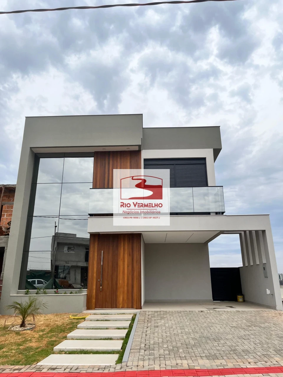 SOBRADO COM 4 SUÍTES NO CONDOMÍNIO ARAGUARI