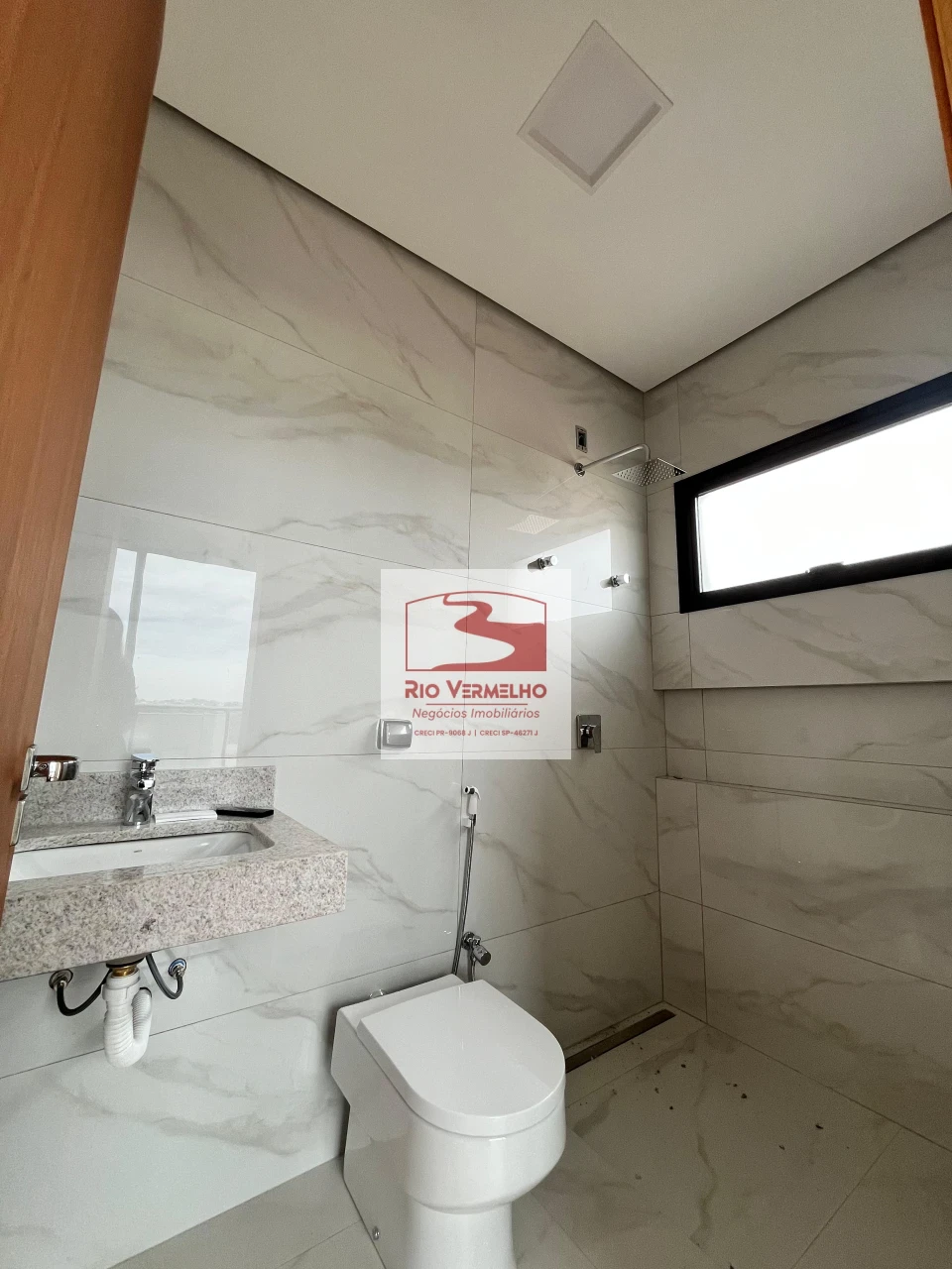 SOBRADO COM 4 SUÍTES NO CONDOMÍNIO ARAGUARI