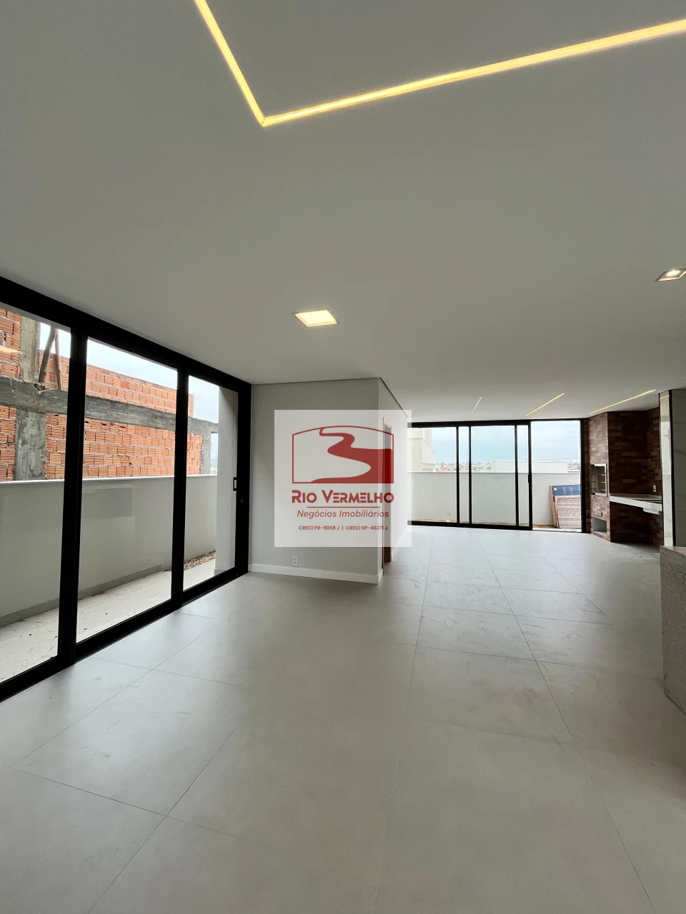 SOBRADO COM 4 SUÍTES NO CONDOMÍNIO ARAGUARI