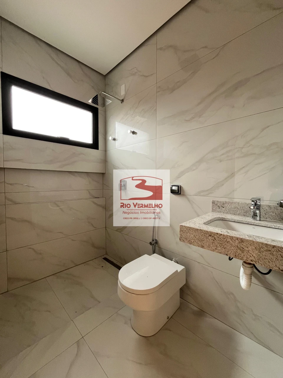 SOBRADO COM 4 SUÍTES NO CONDOMÍNIO ARAGUARI