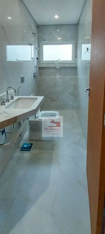 SOBRADO COM 3 DORMITÓRIOS NO CONDOMÍNIO ARAGUARI