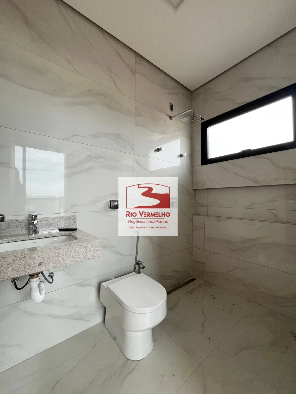 SOBRADO COM 4 SUÍTES NO CONDOMÍNIO ARAGUARI