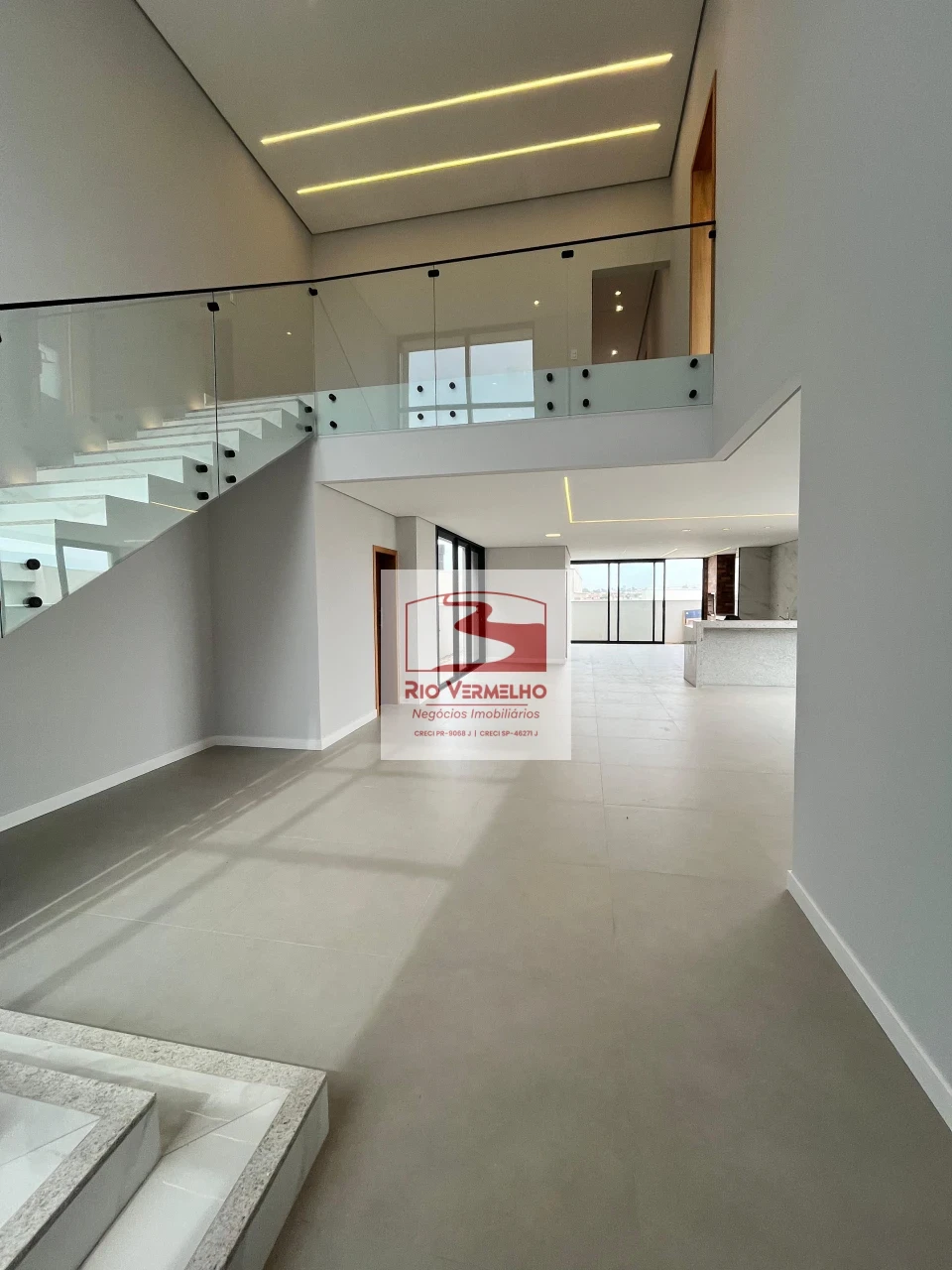 SOBRADO COM 4 SUÍTES NO CONDOMÍNIO ARAGUARI