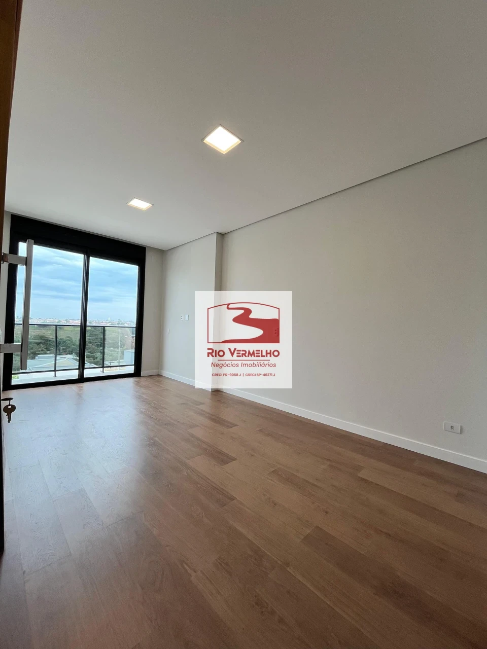 SOBRADO COM 4 SUÍTES NO CONDOMÍNIO ARAGUARI