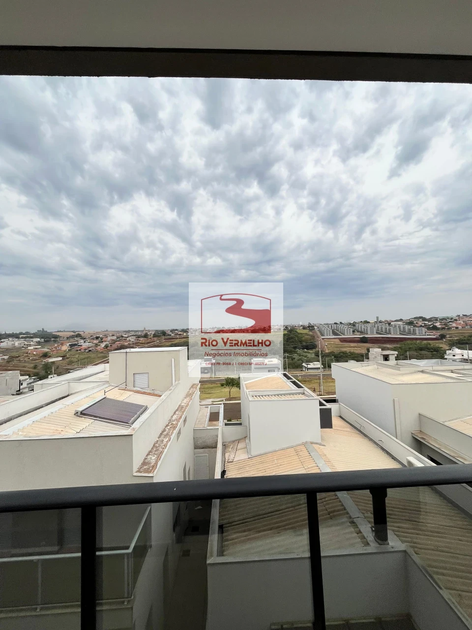 SOBRADO COM 4 SUÍTES NO CONDOMÍNIO ARAGUARI