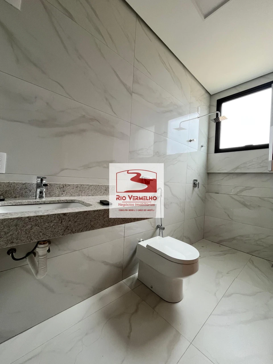 SOBRADO COM 4 SUÍTES NO CONDOMÍNIO ARAGUARI