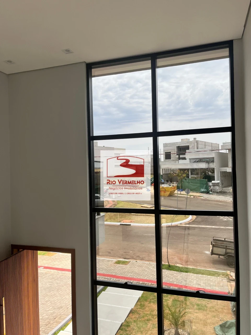 SOBRADO COM 4 SUÍTES NO CONDOMÍNIO ARAGUARI