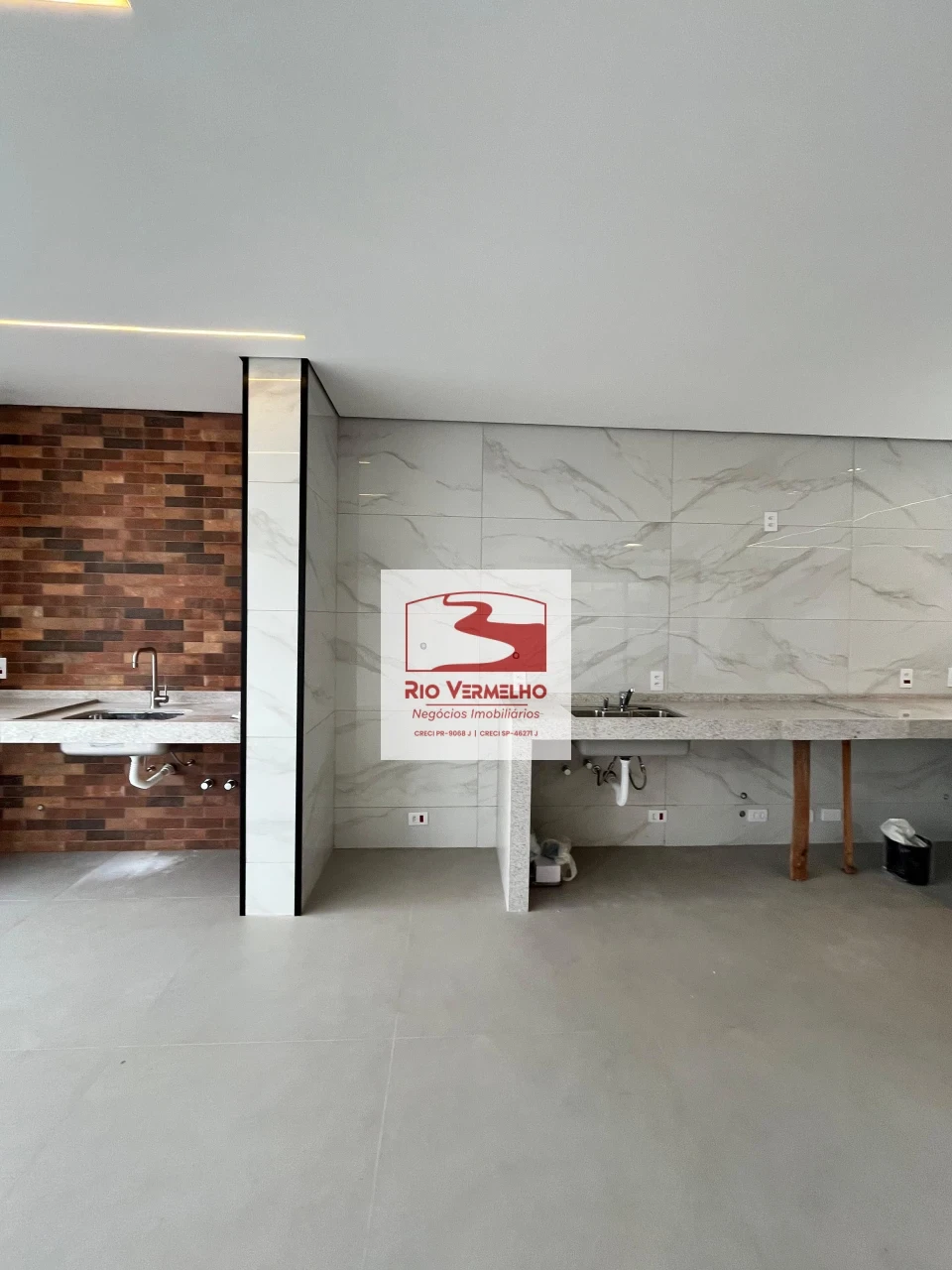 SOBRADO COM 4 SUÍTES NO CONDOMÍNIO ARAGUARI