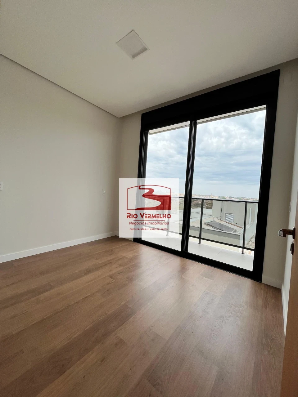 SOBRADO COM 4 SUÍTES NO CONDOMÍNIO ARAGUARI