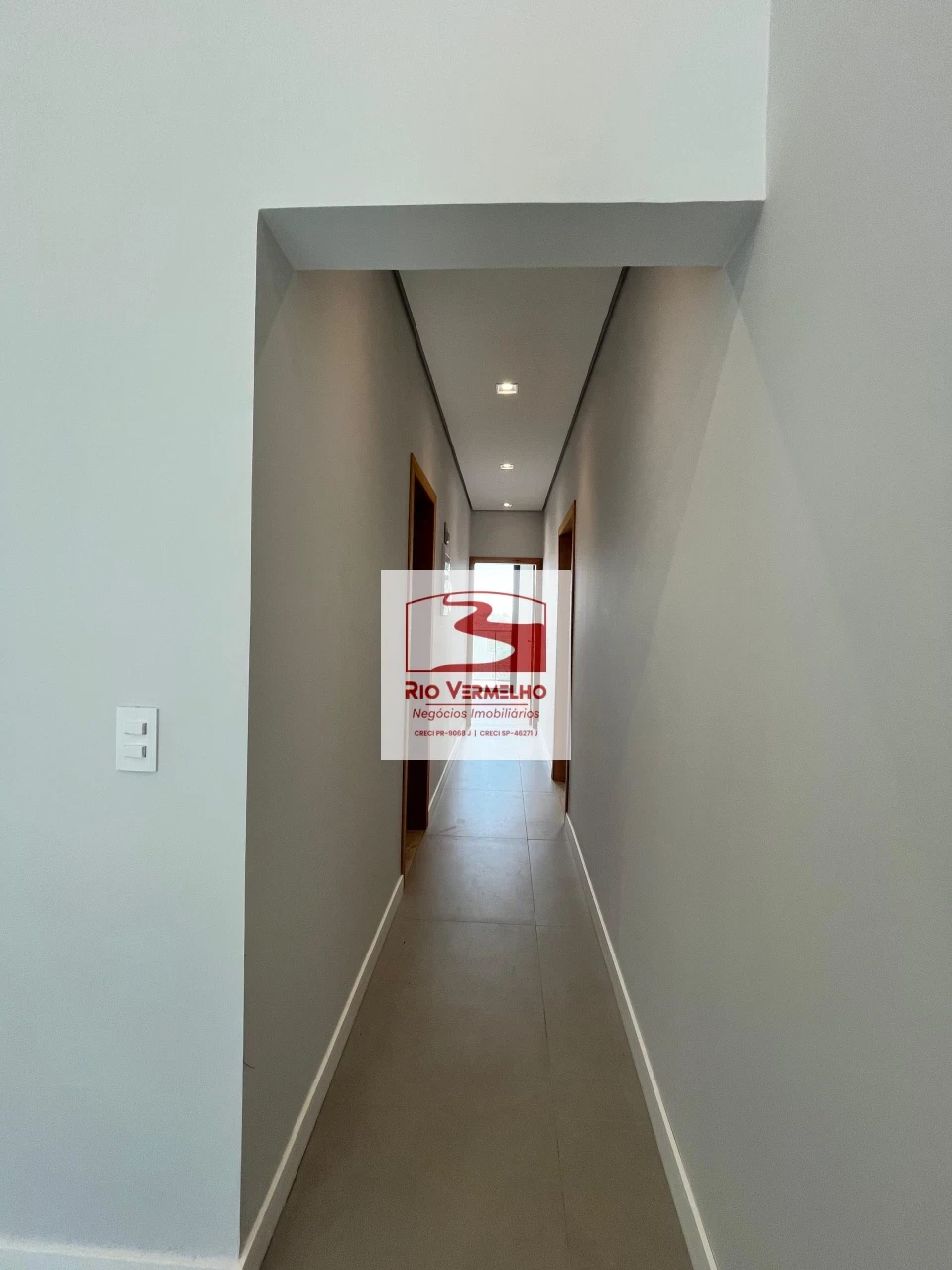 SOBRADO COM 4 SUÍTES NO CONDOMÍNIO ARAGUARI