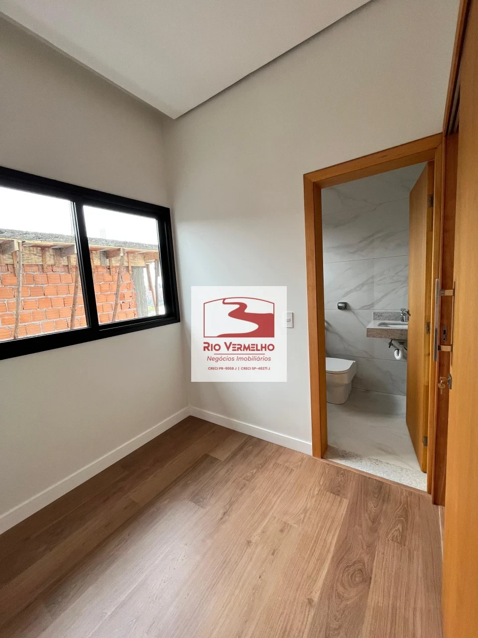 SOBRADO COM 4 SUÍTES NO CONDOMÍNIO ARAGUARI