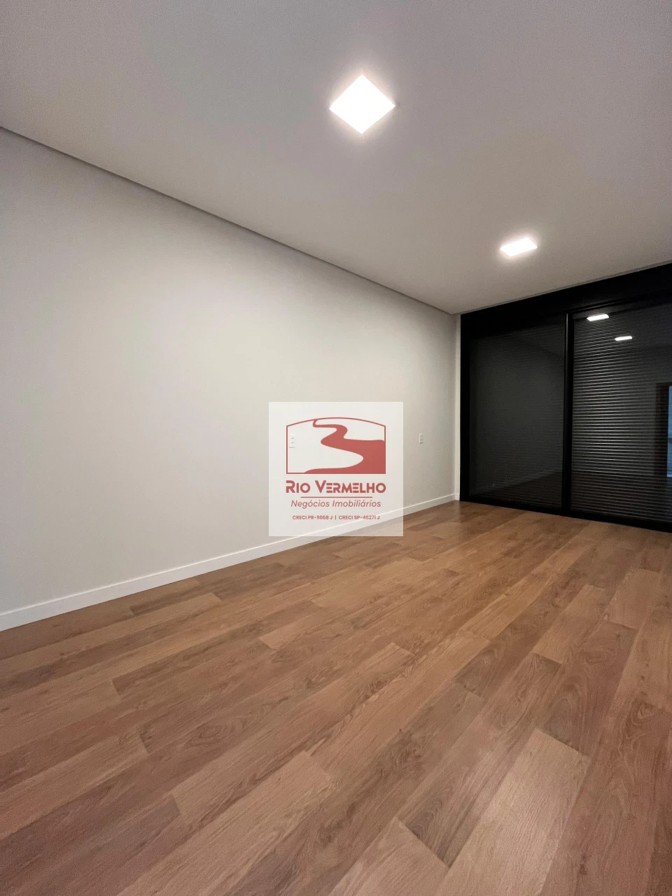 SOBRADO COM 4 SUÍTES NO CONDOMÍNIO ARAGUARI