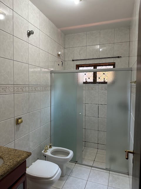 Imagens do imóveis OPORTUNIDADE - Imóvel locado à venda, 2 Quartos, 2 Vagas, 103.28M², Conjunto Habitacional Santiago II, Londrina - PR